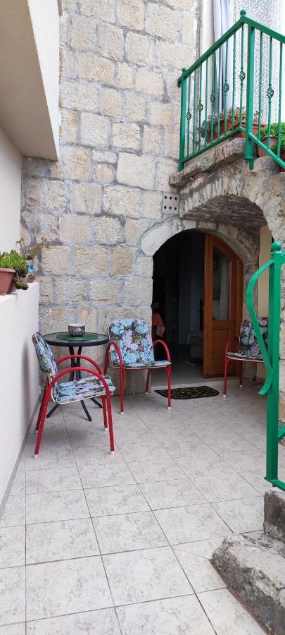 Apartment Old Stone House Lokva Rogoznica Esterno foto